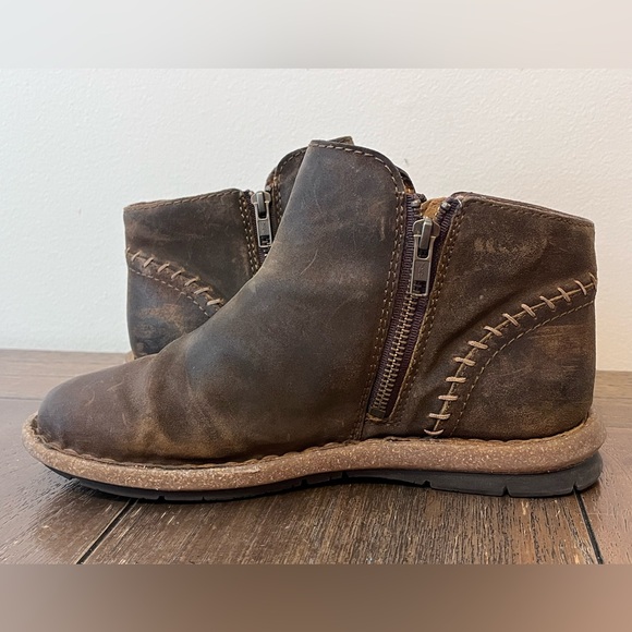 Born Tora Brown Distressed Leather Booties Womens size 9 - Picture 6 of 10